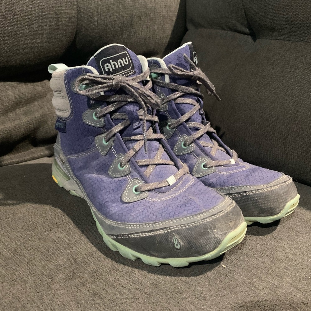Ahnu sugarpine lace up waterproof hiking boots
